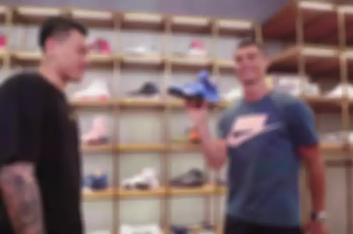 Cristiano Ronaldo belanja sneakers