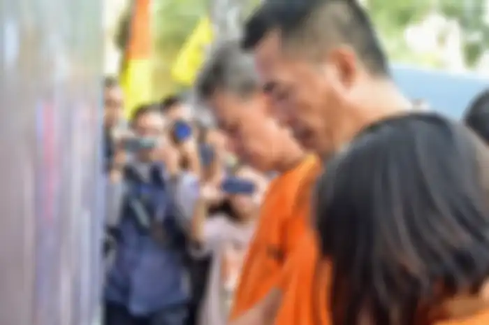 Musisi Fariz RM saat dihadirkan dalam gelar perkara kasus narkoba di Polres Metro Jakarta Utara, Min