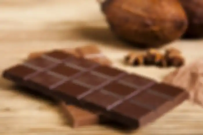 Dark chocolate atau cokelat hitam merupakan salah satu jenis cokelat yang memiliki banyak manfaat, salah satunya menurunkan berat badan.