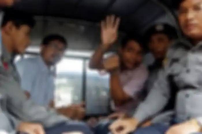 Wa Lone, 32, dan Kyaw Soe Oo, 28, pada awalnya ditahan pada Desember 2017 setelah bekerja untuk menyelidiki pembunuhan massal warga Rohingya.
