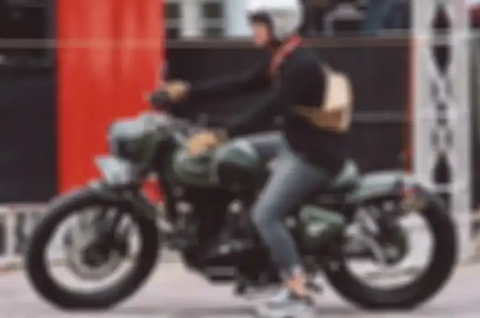 Gibran Jajal Royal Enfield Classic 500