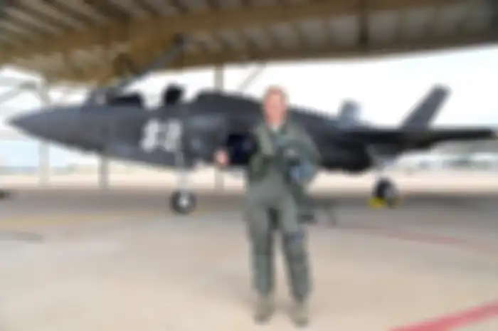 Kolonel Gina ‘Torch’ Sabric akan menjadi pilot perempuan pertama untuk pesawat siluman F-35, salah satu pesawat tercanggih di dunia.