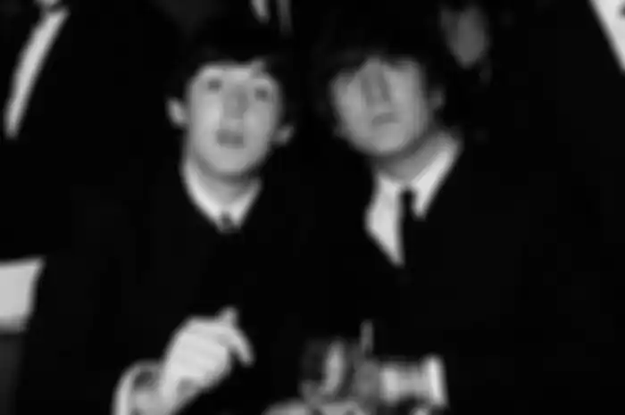Paul McCartney dan John Lennon di tahun 1964