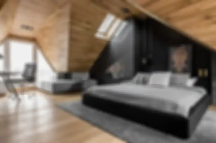 Ruang bawah atap atau ruang attic atau loteng bisa dimanfaatkan untuk penambahan ruang.