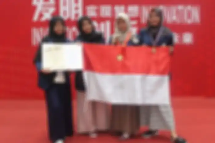 Empat mahasiswa Unair raih medali emas dalam 10th International Exhibition of Inventions and The 3rd World Invention and Innovation Forum 2018 di China 