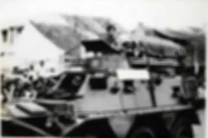 Panser Saracen pengangkut peti jenazah Pahlawan Revolusi