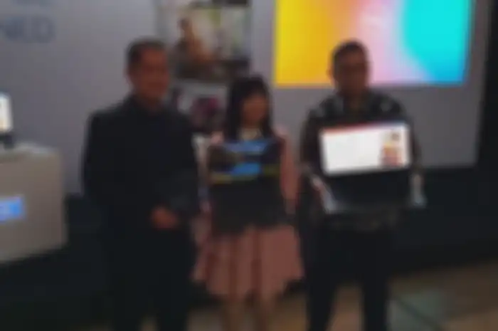 Kiri ke kanan: Mickel Moring (Business Development Manager Services Dell EMC Indonesia), Catherine Lian (Managing Director Dell EMC Indonesia), dan Primawan Badri (Commercial Client Solutions Director Dell Indonesia) berpose bersama dalam peluncuran AIO OptiPlex dan Workstation Precision terbaru.