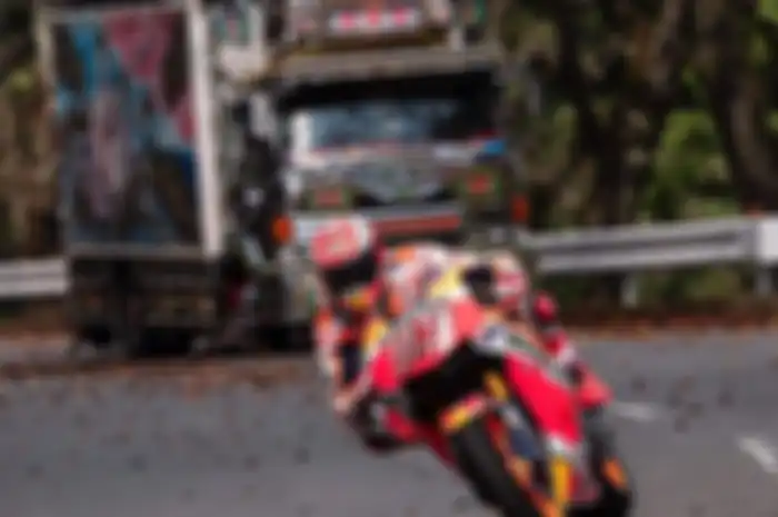 Marc Marquez lagi nyalib truk