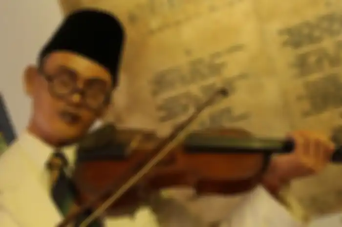 W.R. Supratman, Wartawan yang Berjuang dengan Biolanya