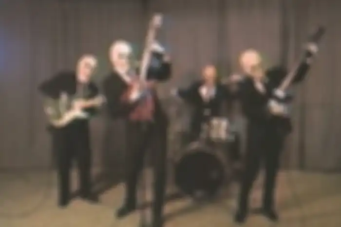 Video lirik lagu ‘Baby You’re A Haunted House’ dari Gerard Way