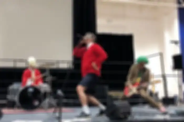 RHCP Bikin Konser Halloween Kejutan di Viewpoint School, California