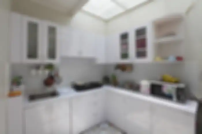 Inspirasi dapur putih terang tanpa lampu