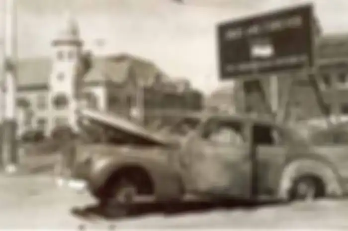 Pertempuran Surabaya 10 November 1945 yang ditetapkan sebagai hari pahlawan.