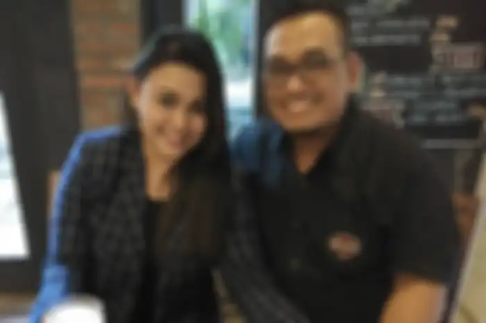 Pilih Jadi Mualaf Saat Masih SMP, Tia AFI Akhirnya Pamer Foto Pernikahannya 8 Tahun Silam yang Nyaris Tak Tersorot Kamera 