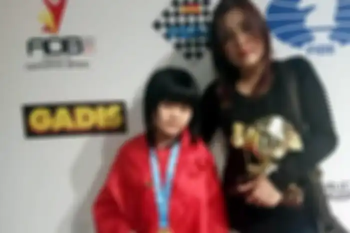Samantha Edithso dan ibunya