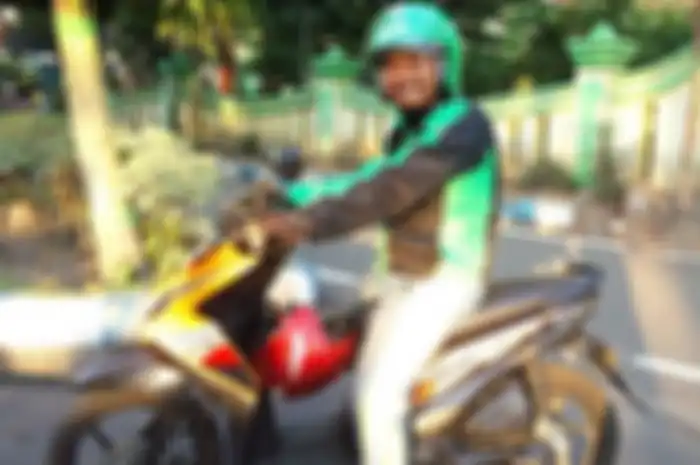 Menjadi guru dijalani Zainul Abidin sejak tahun 2004. Dia bertugas sebagai guru olahraga di SDN Jelakombo 2 Kabupaten Jombang, Jawa Timur.