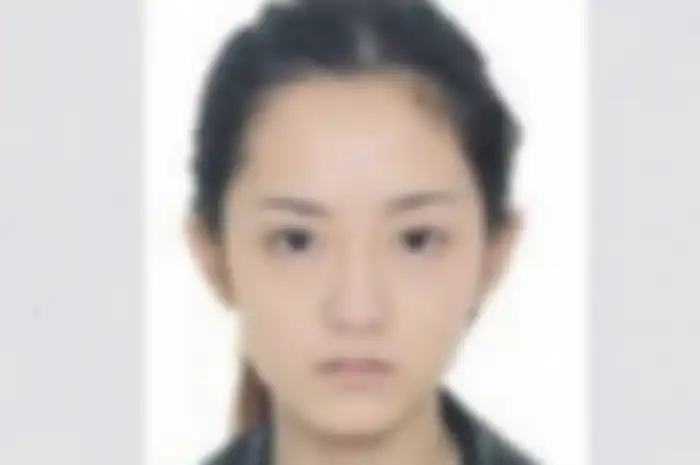 Qinchen Jingjing (19) dan empat rekannya diduga merupakan anggota sebuah geng penipu di kota Mianyang, provinsi Sichuan.