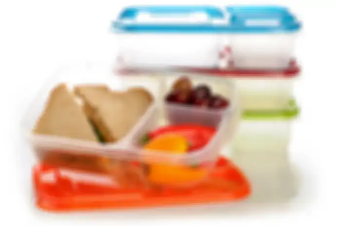 Salah satunya adalah jangan memanaskan makanan yang dikemas dalam plastik, khususnya di oven atau microwave