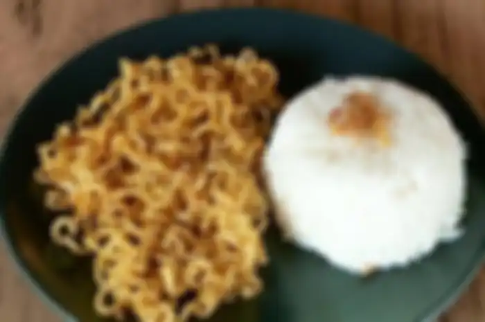 Selain makan nasi kemarin, ada juga cara konsumsi nasi dengan mi instan ternyata juga punya efek berbahaya bagi kesehatan.