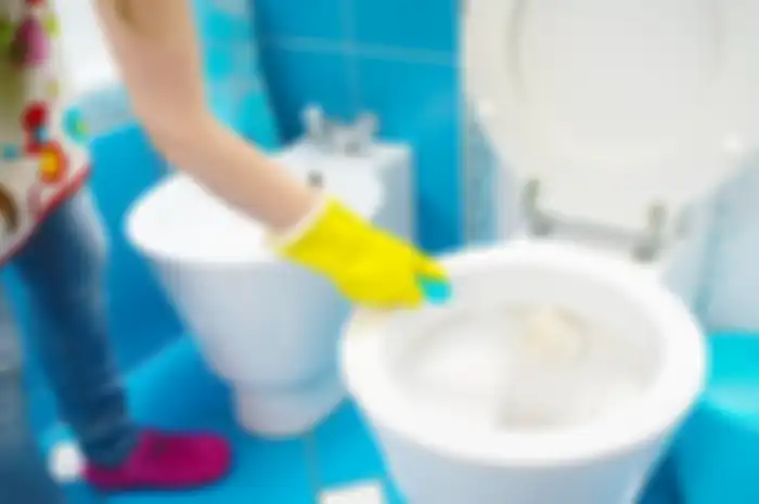 Gunakan sarung tangan karet karena HCl yang terkena kulit dapat menyebabkan kulit menjadi perih dan gatal. 