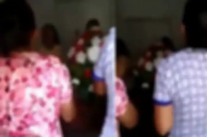 Anak itu dicintai, dan menjadi bagian dalam komunitas agamanya, jadi mereka menyimpan tubuh Caisar untuk mengawasinya dan tidak menguburkanya.
