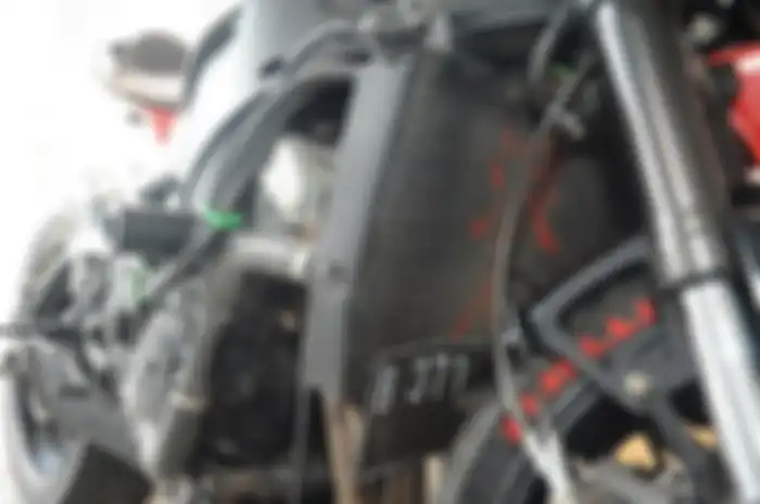 Tulisan di radiator ini artinya &ldquo;Ronin&rdquo;