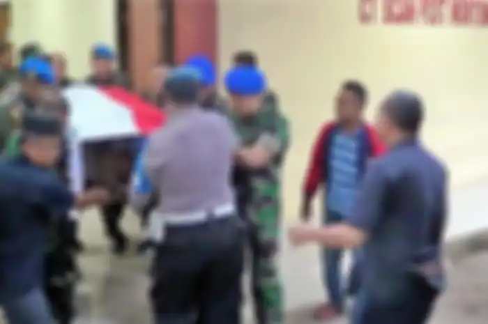 Jenazah Letkol CPM Dono Kuspriyanto dibawa pihak keluarga ke rumah duka dari RS Polri Kramat Jati.
