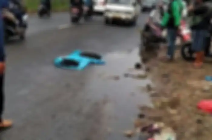 Menghindari tumpukan sampah, driver ojol meninggal dunia di Tangsel.