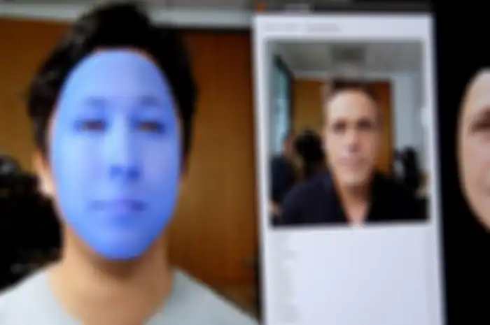 Deepfake mampu ubah wajah seseorang menjadi wajah orang lain, dengan bantuan teknologi AI.