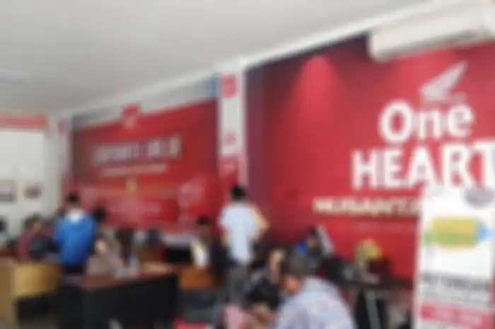 Suasana NSC Finance, Jalan Pramuka Banjarmasin sudah ramai dikunjungi nasabah.&nbsp;