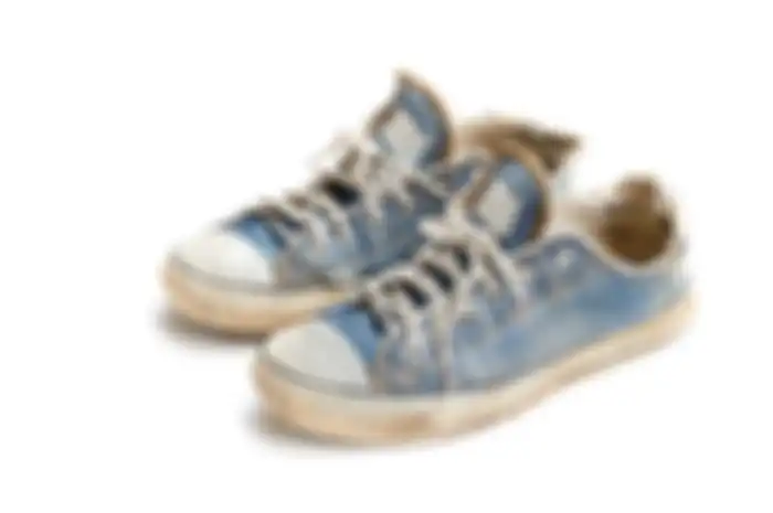 Ilustrasi sneakers usang