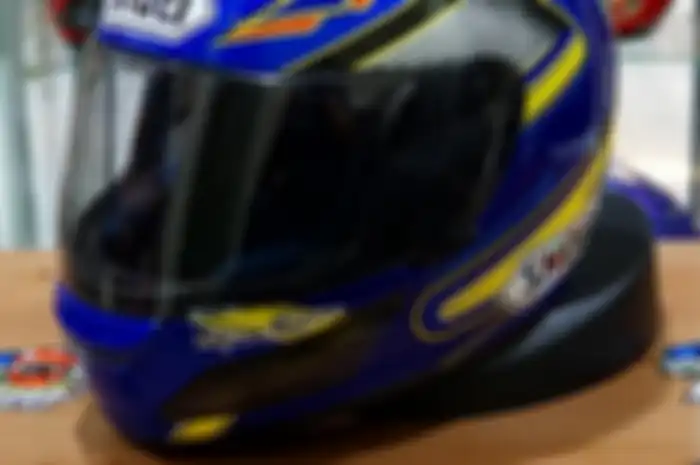 Ilustrasi helm branded lawas kondisi seken
