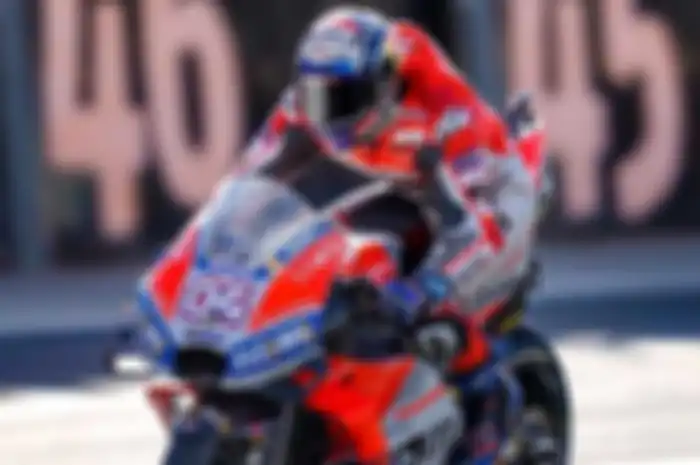 Andrea Dovizioso late braking motor MotoGP Ducati sampai efek stoppie