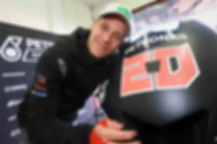 Fabio Quartararo tinggalkan KYT pakai helm Scorpion