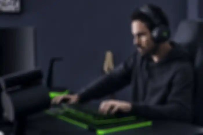Razer perlihatkan demo konsep gaming Hypersense, yaitu bermain game dengan feedback haptic di semua perangkat gaming yang digunakan.