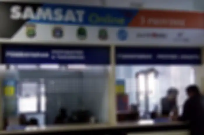 Ilustrasi bayar pajak motor.