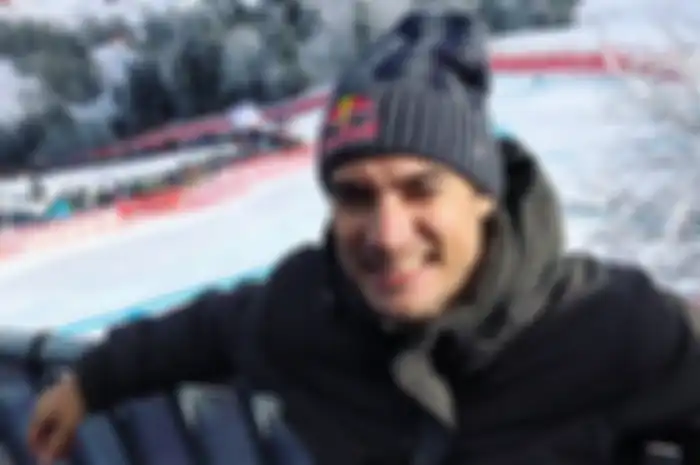 Dani Pedrosa harus naik meja operasi menyembuhkan cedera tulang selangka kanan yang belum juga sembu