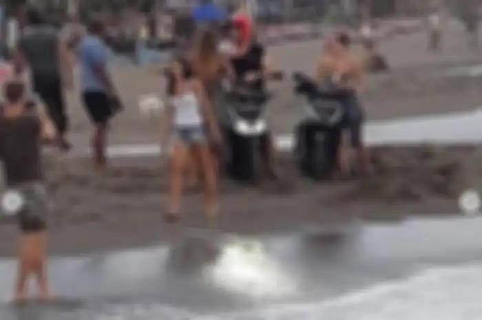 Kelakuan bule di Bali terhadap motor sewaan