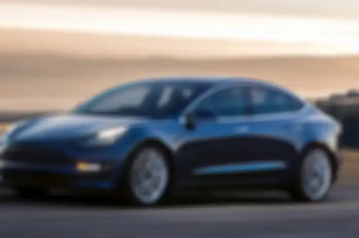Kontes hacking Pwn2Own tawarkan hadiah hingga 12.7 milyar Rupiah untuk tembus keamanan mobil elektrik Tesla Model 3.