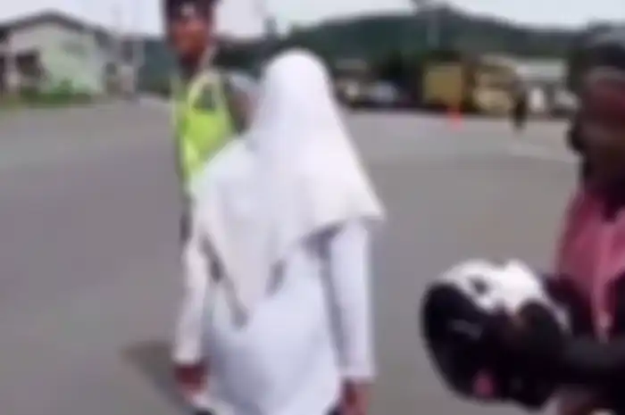 Siswi SMA ogah ditilang polisi