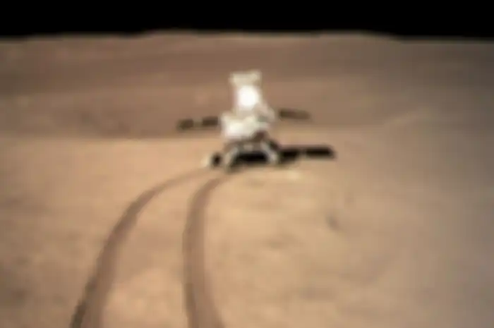 Jade Rabbit 2 Rover yang merupakan bagian dari misi Chang'e-4 ke sisi terjauh Bulan mulai menjelajahi permukaan satelit Bumi tersebut.