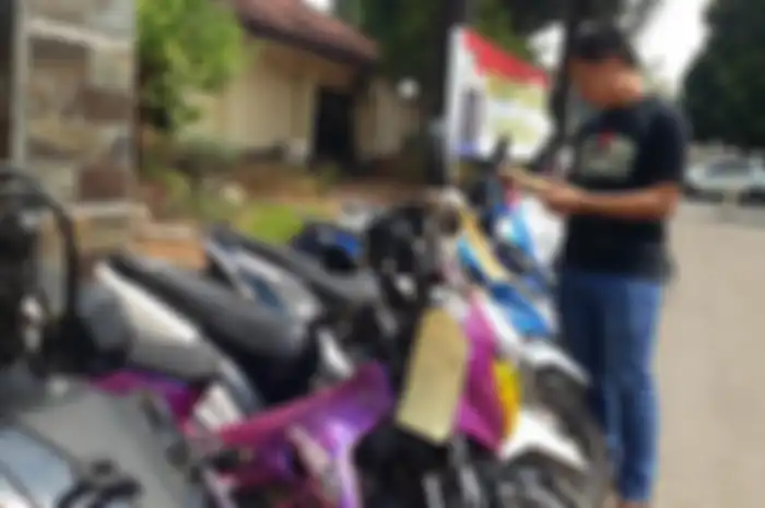 Barang bukti belasan motor hasil curanmor yang diamankan di Mapolres Purwakarta, Ciseureuh, Purwakarta, Jumat (12/10/2018).&nbsp;