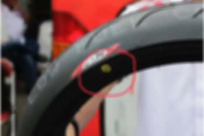 Tanda kuning di ban motor