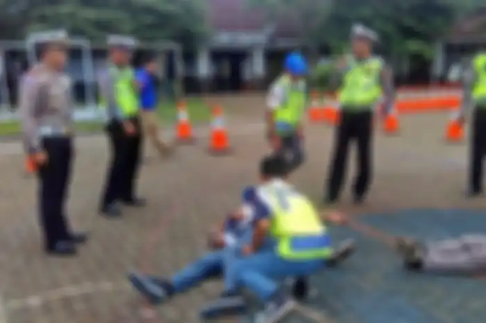 00 pelajar dari SMKN 1 Sukatani, Sukatani, Purwakarta yang dibekali mengenai keselamatan berlalulintas pada Selasa (22/1/2019).&nbsp;