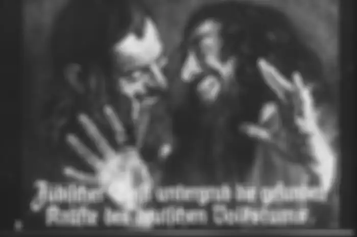 Hippler menggambarkan orang Yahudi sebagai parasit budaya yang berkelana, yang mendambakan seks dan uang. 