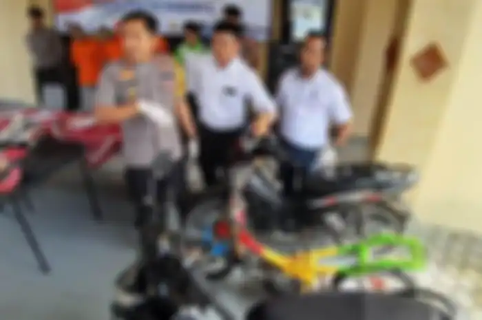 Kapolres Gunungkidul AKBP Ahmad Fuady saat menjelaskan kronologis pencurian kendaraan bermotor, di Polres Gunungkidul, Kamis (24/1/2019).&nbsp;