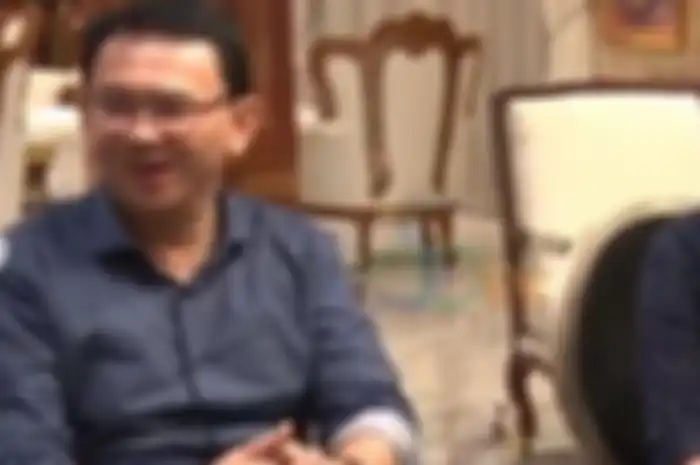 Ahok pamer cincin merah delima pemberian Oso.