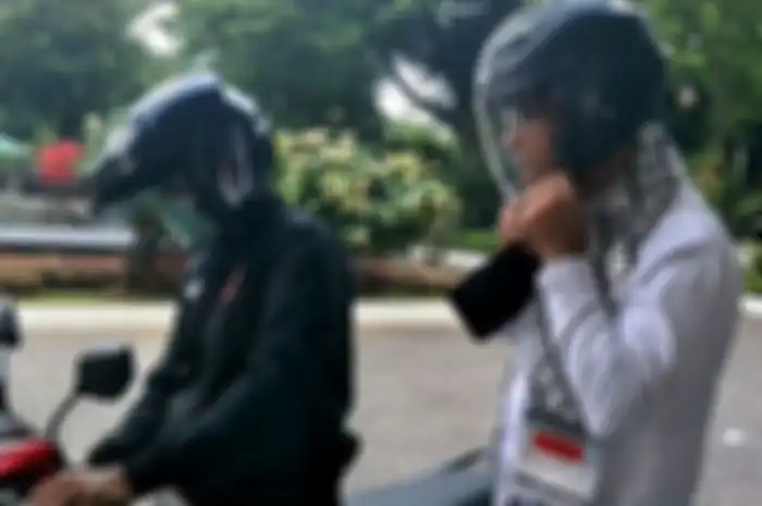 Sering gonta-ganti mengunakan helm ojek online dapat membahayakan kesehatan kulit