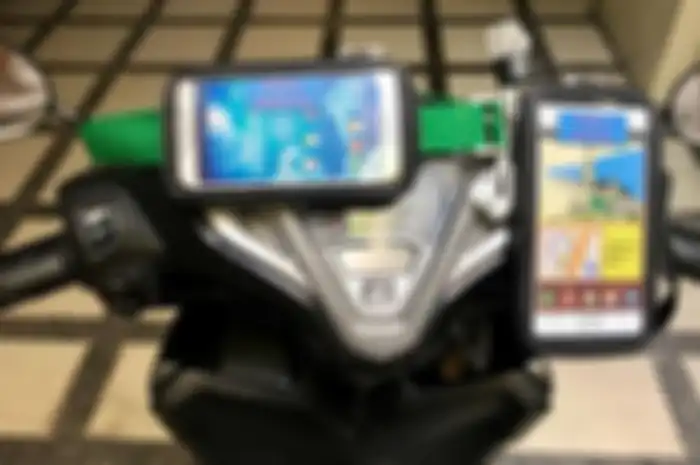 Ilustrasi motor pakai GPS.