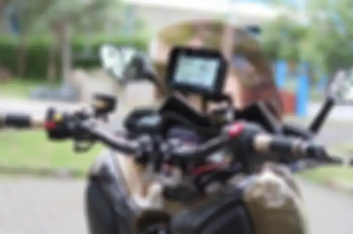 Larangan penggunaan GPS di motor atau mobil.